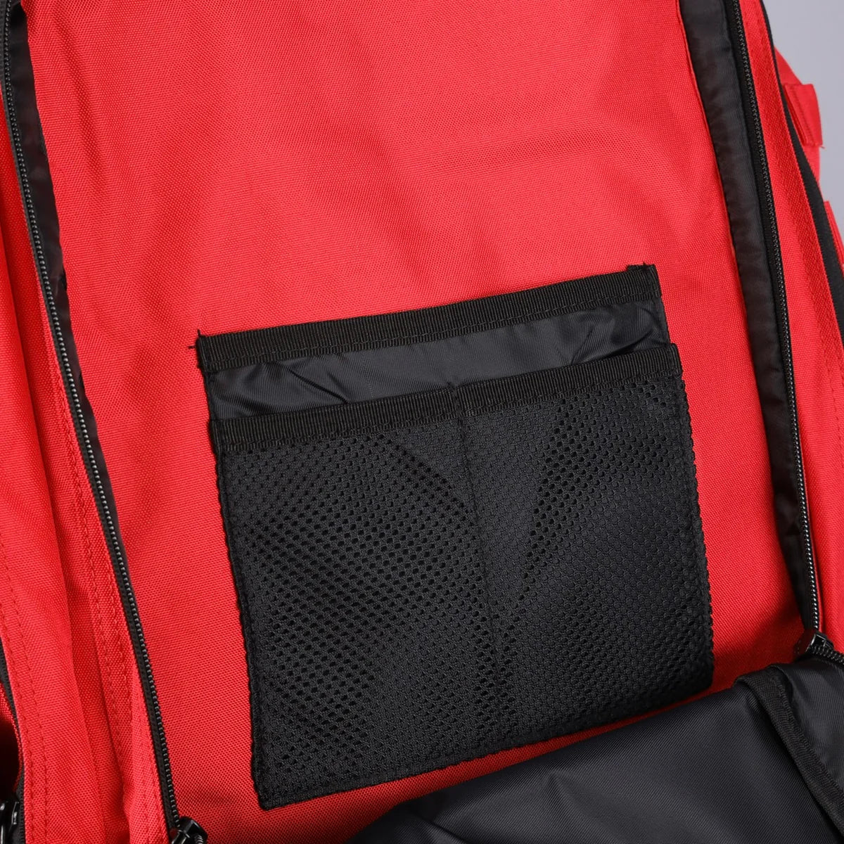 Mochila Gympack Pro 50 Litros Vermelha - Bolso do Meio Aberto Mostrando Compartimento Interno